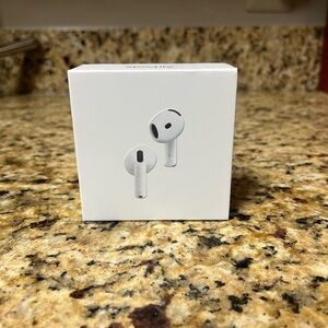 Airpods 4th gen noise cancel
